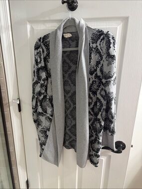Kaisely Gray and Black Open-Front Patterned Cardigan